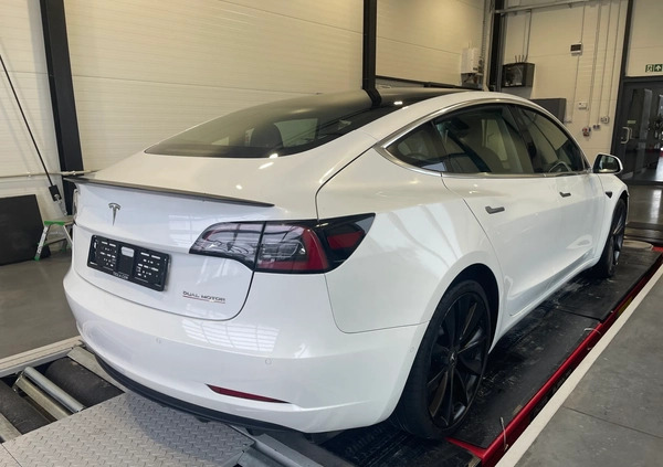 Tesla Model 3 cena 99900 przebieg: 125170, rok produkcji 2019 z Kościan małe 232